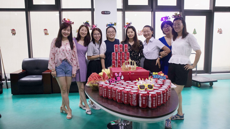 八月集體生日會 | 與久違的祝?；馃嵯嘧?  src="/uploads/allimg/210903/1-210Z314223L34.jpg" /></p>
<p><img alt=