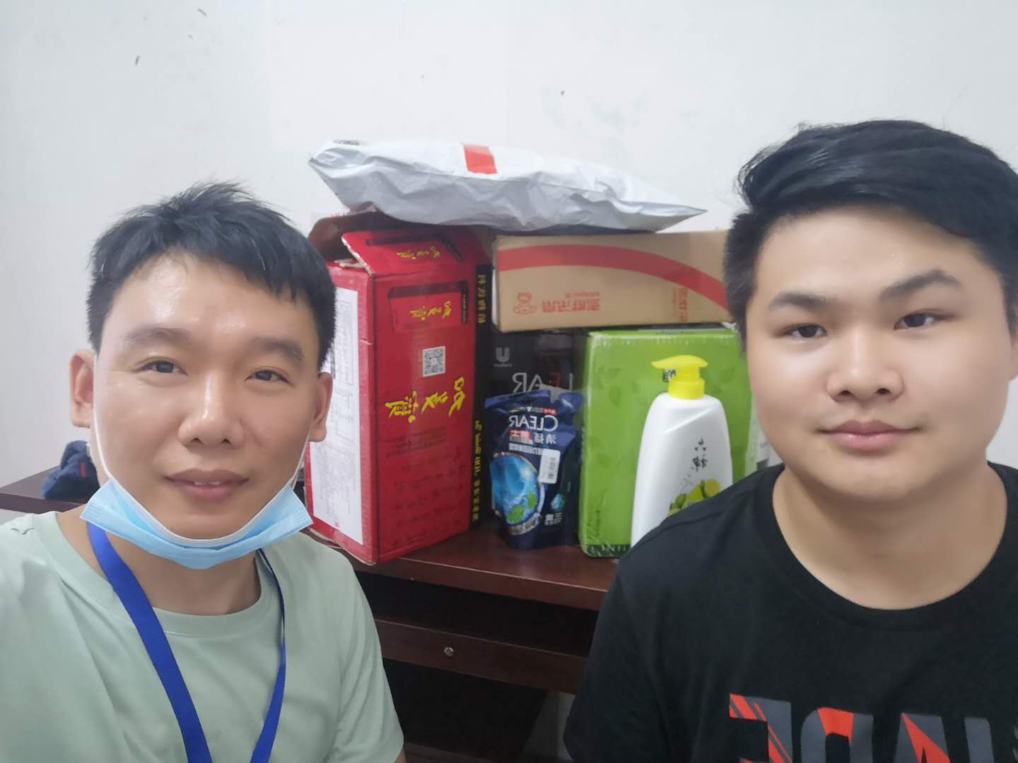 關(guān)愛(ài)職工 · 夏送清涼 | 寶開(kāi)工會(huì)赴一線(xiàn)送清涼，致敬高溫下的堅(jiān)守