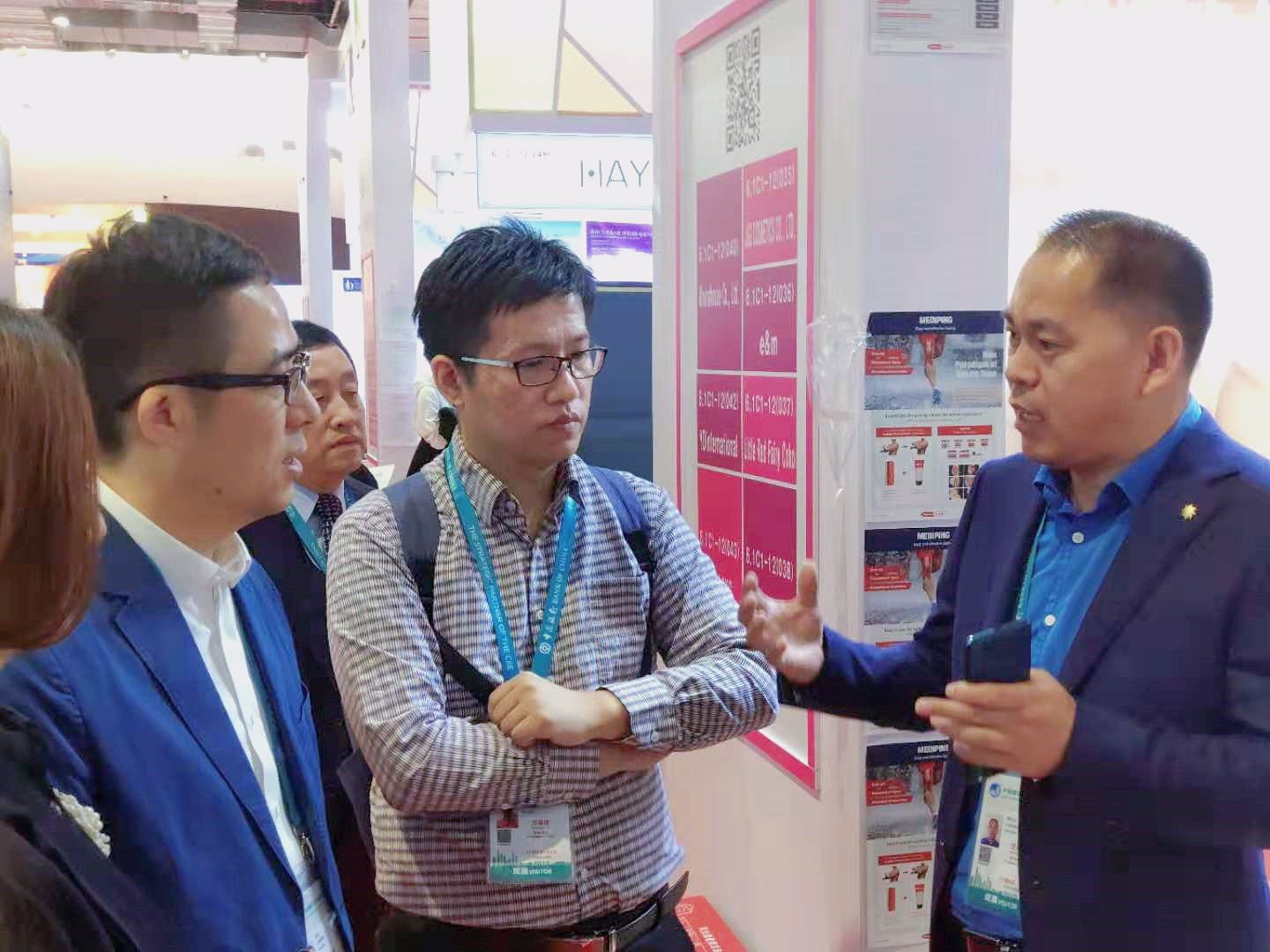 ＂合作、創(chuàng)新、共享＂話進(jìn)博一一寶開董事長邢志文參觀進(jìn)博并接受SMG記者采訪