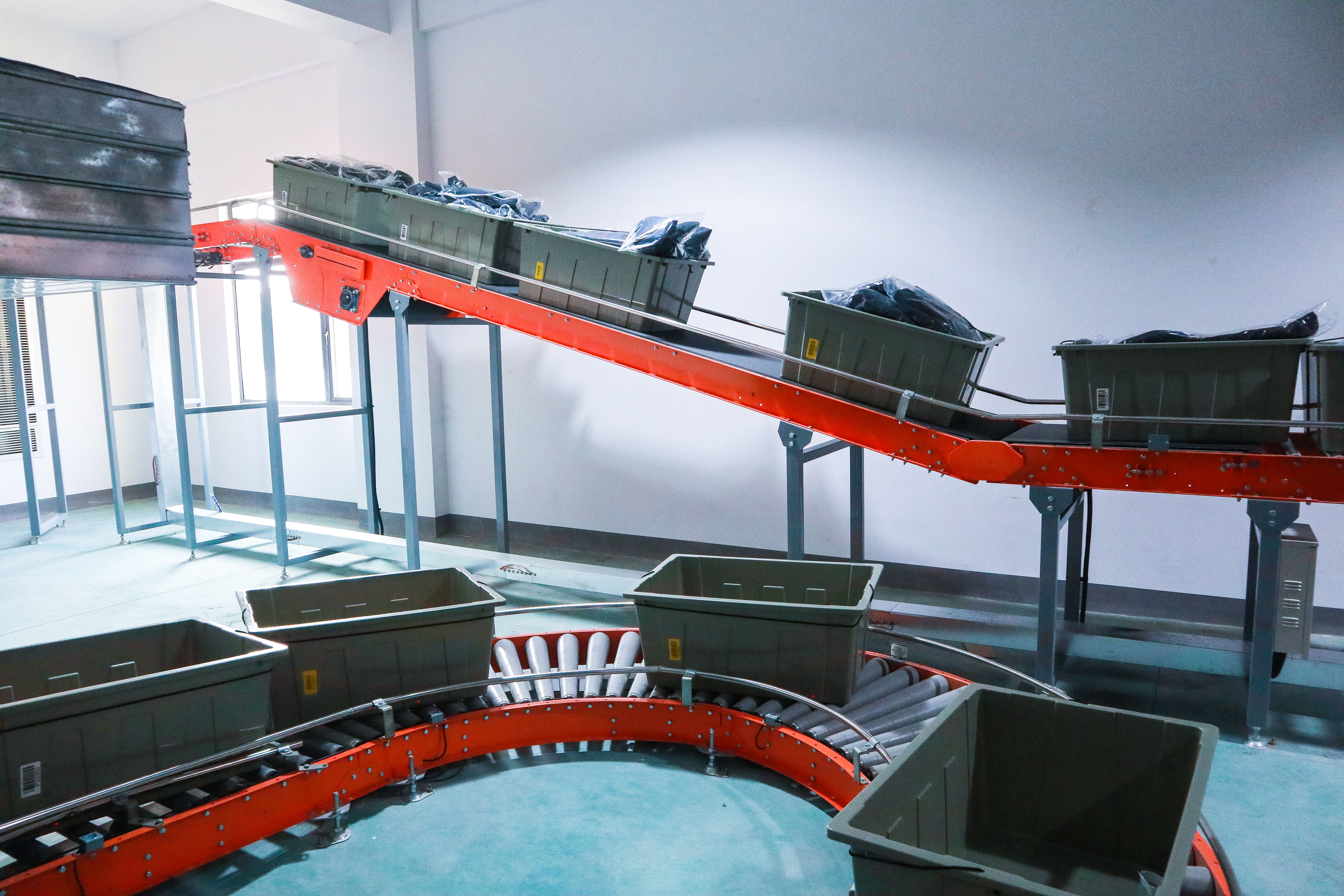 案例新聞 | 官宣！雅鹿物流中心自動(dòng)化揀選輸送項(xiàng)目完工驗(yàn)收！