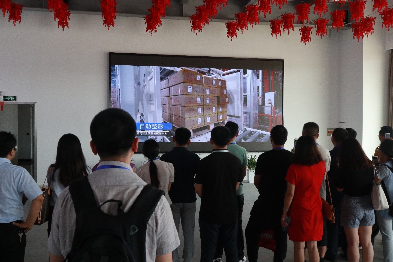 寶開(kāi)集成服裝行業(yè)代表項(xiàng)目 | 波司登集團(tuán)智能配送中心迎業(yè)內(nèi)眾嘉賓集體參觀