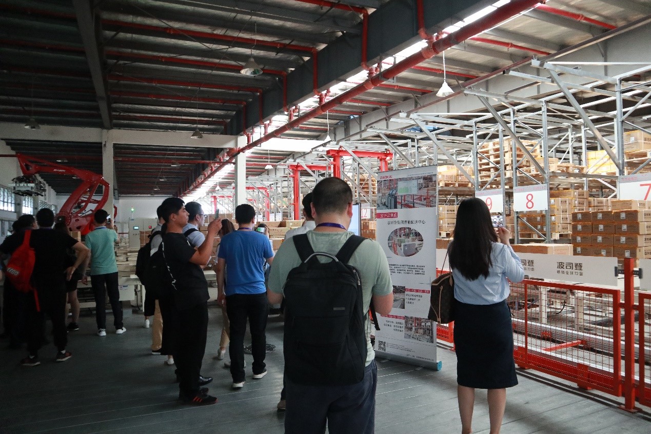 寶開(kāi)集成服裝行業(yè)代表項(xiàng)目 | 波司登集團(tuán)智能配送中心迎業(yè)內(nèi)眾嘉賓集體參觀