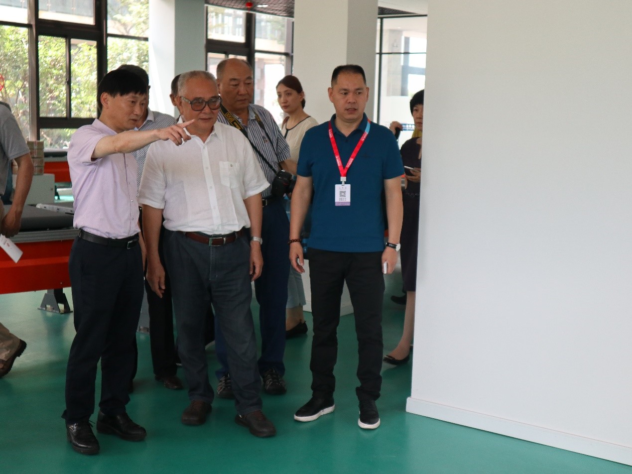 新聞 | 無錫市原政協(xié)領導、吳涇鎮(zhèn)黨委領導一行蒞臨寶開參觀考察