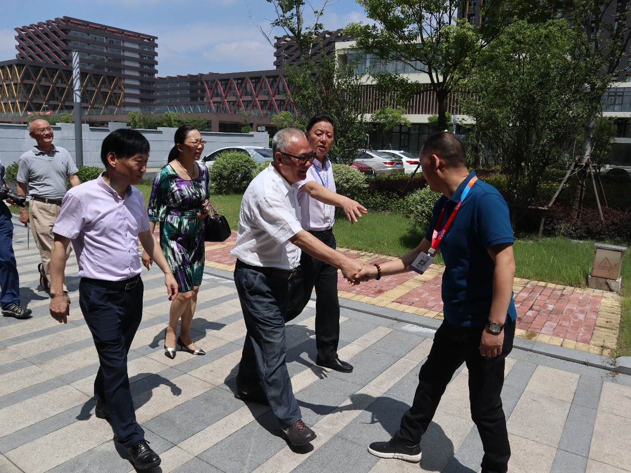 新聞 | 無錫市原政協(xié)領導、吳涇鎮(zhèn)黨委領導一行蒞臨寶開參觀考察