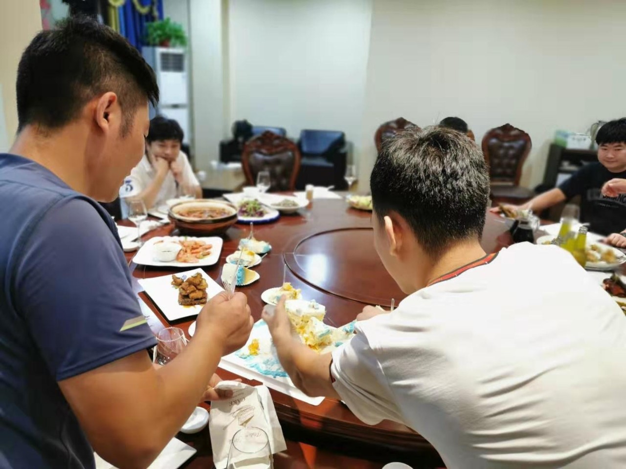 夏送清涼，集體慶生，慰問(wèn)一線 | 致我們的一線伙伴：辛苦了！