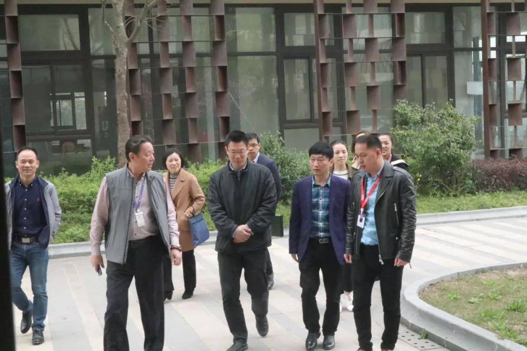 簡(jiǎn)訊 | 黨建引領(lǐng)，助力企業(yè)發(fā)展！上海市委黨校領(lǐng)導(dǎo)一行蒞臨寶開考察調(diào)研！